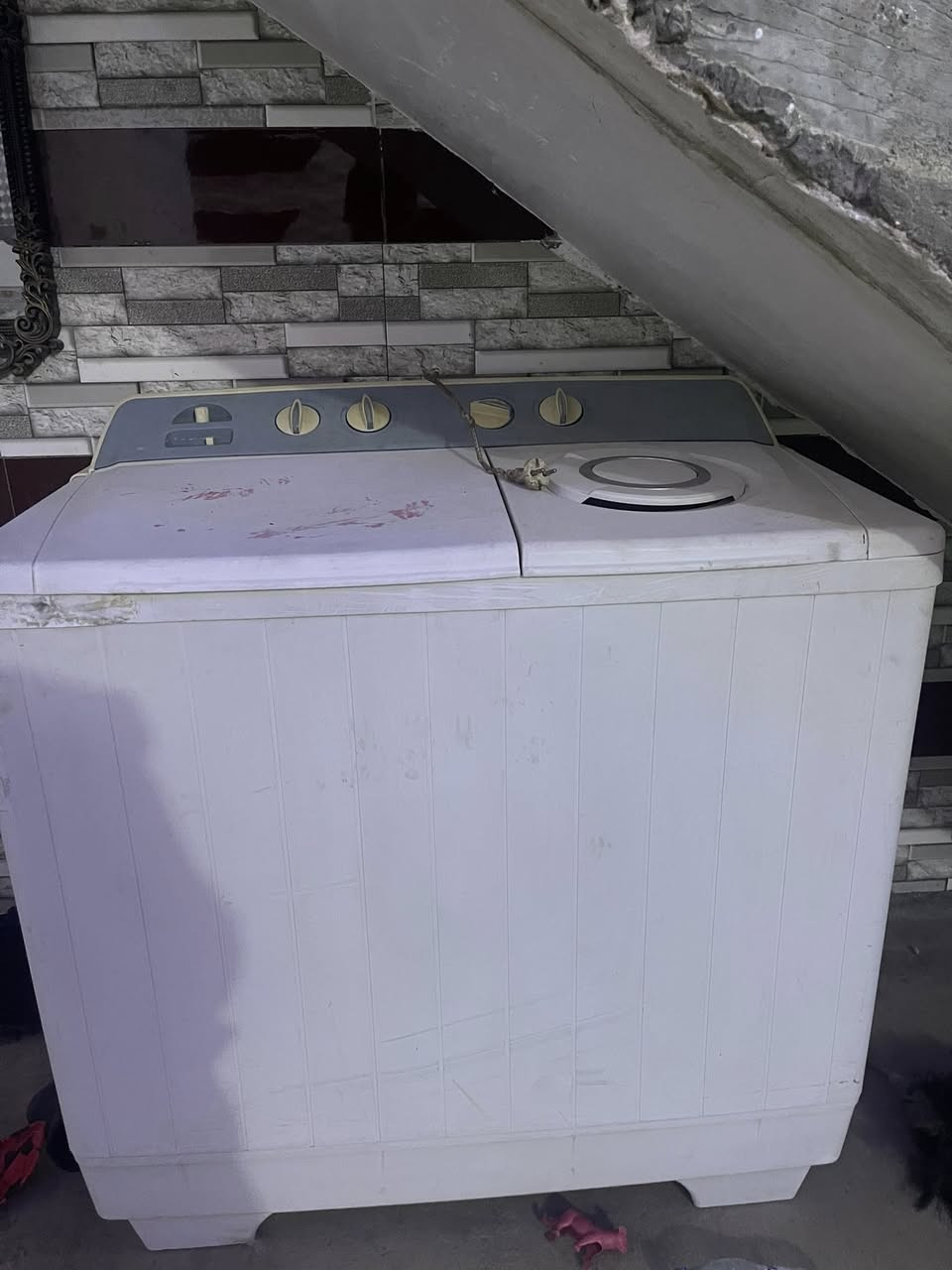 السلام عليكم.غساله حجم كبير جداً . شرط الشغل وفحص ونظافه بلاد . مكان شطره ع الحولي للتواصل ***********
