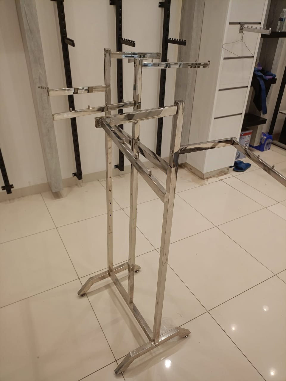 ميز 
ستاندات
غرفة قياس
شوكيات


**إذا كنت صاحب هذا الإعلان وتريد حذفه لأي سبب، رجاءا أرسل رسالة إلى الدعم الفني**