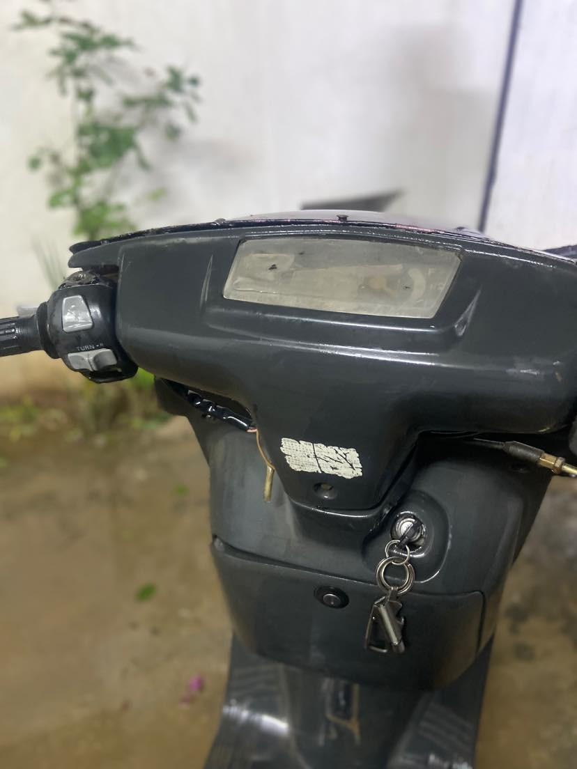 السلام عليكم
دراجة ياماهو للبيع 
كابريتا جديدة تايرات مابيهن عيب 
عيبها (برغي مكسور بمكان شد الصالنصه يم اي حداد يطلعة وتنشد صوتها عالي شويه)
سعر ٧٠ 🔴
جف تراب


**إذا كنت صاحب هذا الإعلان وتريد حذفه لأي سبب، رجاءا أرسل رسالة إلى الدعم الفني**