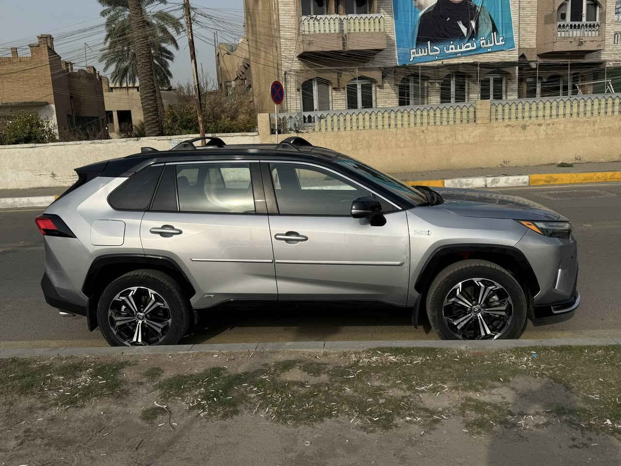 تيوتا راف 4 برايم 2024 XSE فول الفول 1/1 حتى داتا شو نضام كهرباء وهجين حادثها دعاميه وبنيد وشويه بالصندوق راجع بارد ايرباك الستيرن والبرده فقط ماشيه 27 الف كيلو رقم بغداد ب اسمي سعرها 255 ورقه وبيها مجال مكان السياره بغداد للاستفسار الاتصال *********** او ***********
