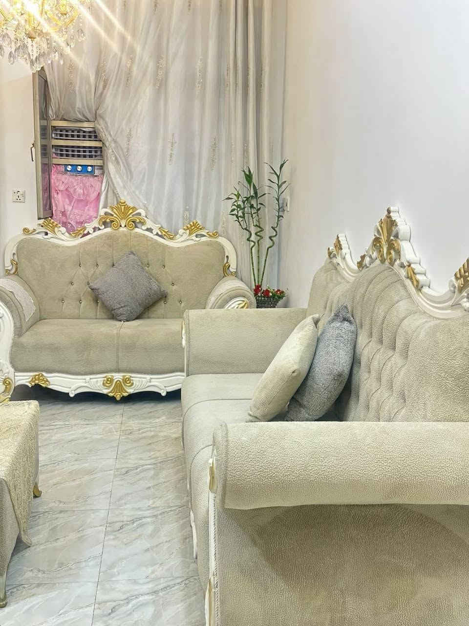 السلام عليكم تخم للبيع  ملكي تزكام 5 قنفات مع طاوله تخم جديد مصاله شهرين من مشتريه مابي اي تصليح جديد  سبب البيع سفر السعر مليون او 750 وبي مجال  واتساب أو  رصيد فقط 
مكان بغداد الدوره رقمي ***********
