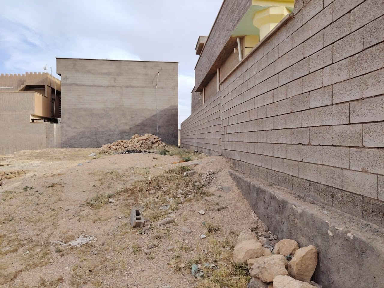 تجعيب للبيع في السبحاني خلف ثانوية الزهراء للبنات 
يحتوي التجعيب على.
غرفتين نوم 
وديوان 
ومطبخ 
وصحيات
مساحة/300متر
السعر /18 مليون قابل لتفاوض
عنوان المكتب/ الانبار/حديثة/حي العسكري/مقابل أسواق علي نصيف
 للاستفسار الاتصال على الرقم 
***********
