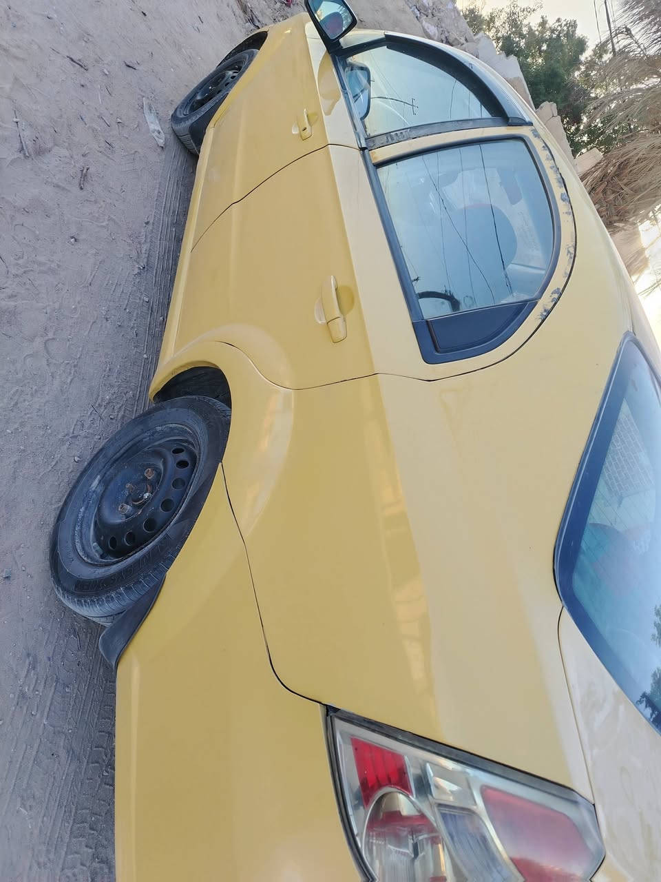 افيو 11امريكي  محور كير ومكينه كورله مصفره هيه وغرامات بضربه بس بجاملغ خلفي راعيه هنا بكربلاء يرد مداور سياره حلوه احلا من صور بيه نواقص بسيطه مكاني كربلاء سعره 45 وبيه مجال
***********
