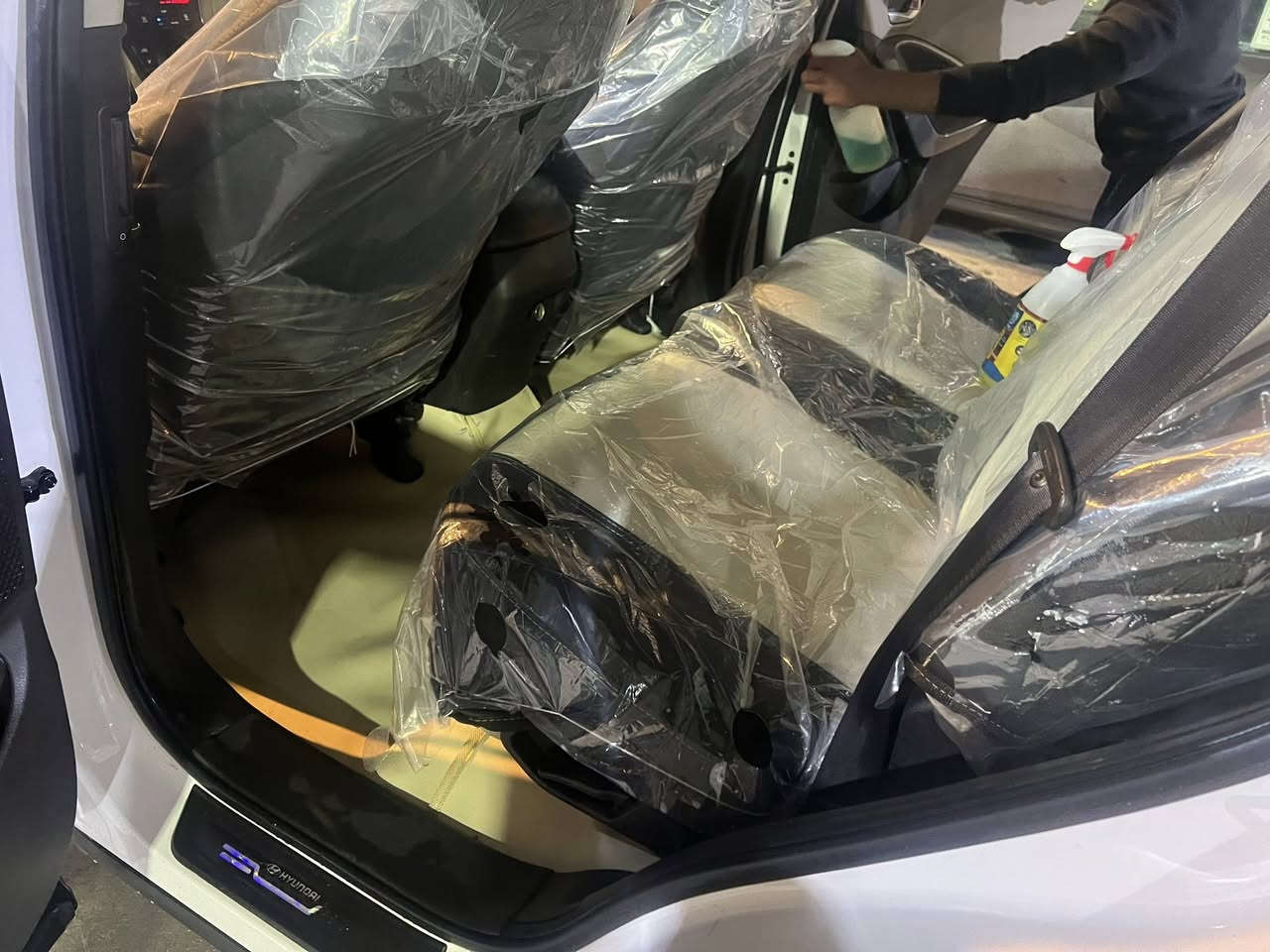 السلام عليكم للبيع سنتافي خليجي 2014مكفوله من الصبغ والتبديل بيها بارد قليل  محرك 2400دوش 7راكب3قطع تبريد   رقم أربيل الجديد السياره جديده وحلوه  مكان السياره رمادي بغداد  السعر 155وبيها مجال التواصل ع الرقم ***********
