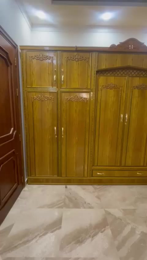 غرفة ست ابواب موديل الكوخ
الخارج صاج 4 ملم 
الداخل جام 3 ملم 
القاعدة بلوك صاج 14 ملم 
الظهر فتح وشد براغي 
زاوية بابين بأرتفاع الكنتور وتاج موحد مع الكنتور
السعر 950 الف 
***********
