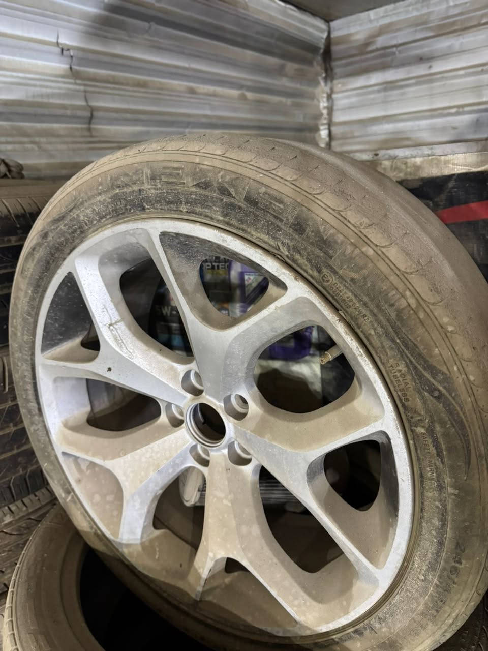 ويل 20     زوج  سعره 100 الف 
قبق مكينه 5700سعره  50الف
جك كامل اصلي  سعره 75 الف 
سبير جارجر سعره 50
وسطيات صالنصا سعره 50
الاستفسار ***********
