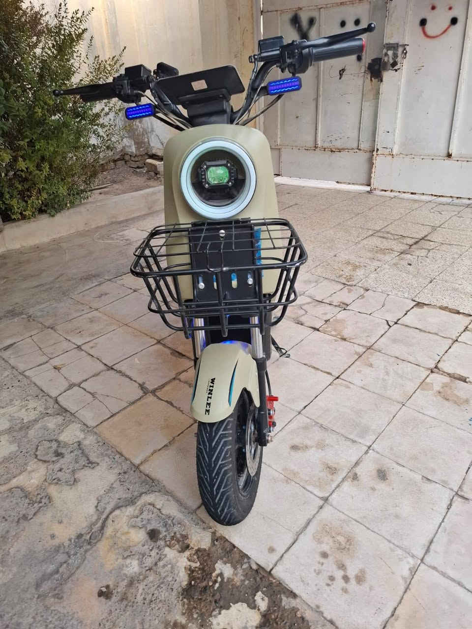 للبيع بايسكل كهربائي مستعمل بحالة جيدة جداً، السرعة تصل إلى 99 كم/س (حسب العداد)، البطارية والشحن شغالين، مع سلة أمامية وإضاءة LED. السعر 450 ألف قابل للتفاوض بالمعقول. والبطارية مال ولي اشغل ٣٢ امبير


**إذا كنت صاحب هذا الإعلان وتريد حذفه لأي سبب، رجاءا أرسل رسالة إلى الدعم الفني**
