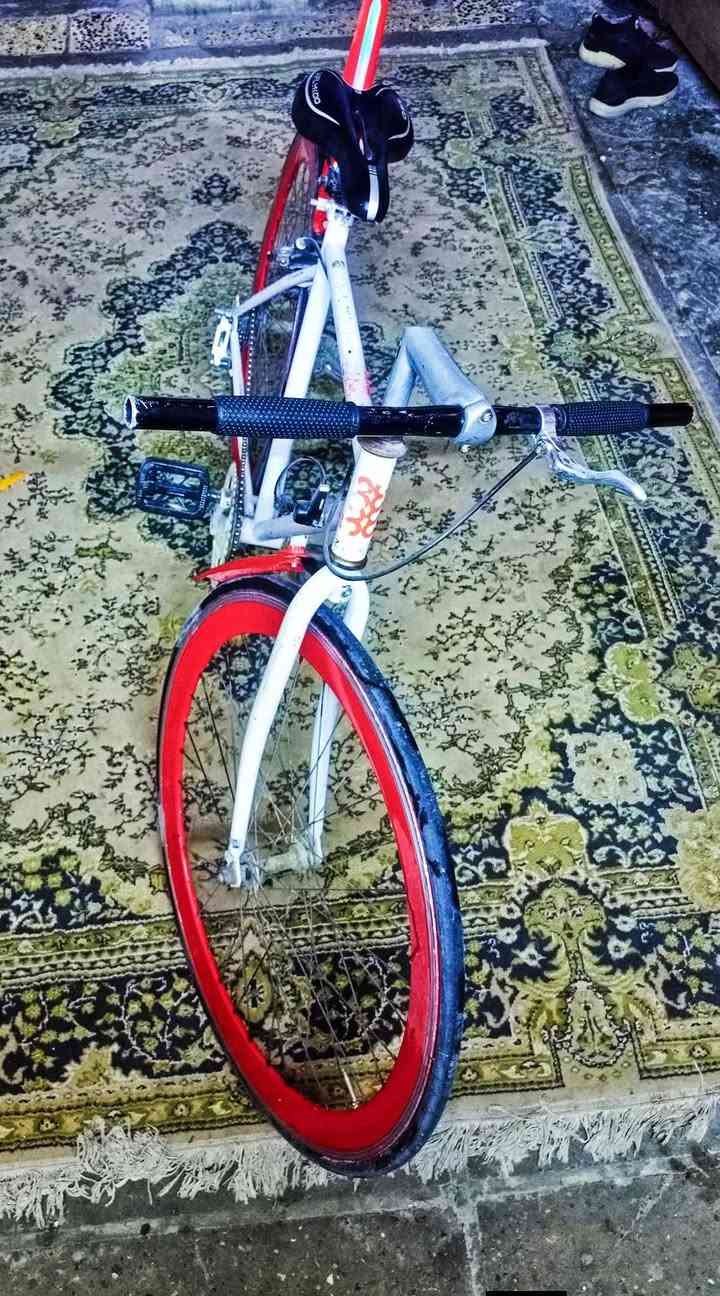 بايسكل c700 مستعمل مبدل ويلات جديده كشن جديد ومبدل كم شغله بي ضربات خفيفه عل حديد
تايرات كلشي مابيهن منفوخات يعني تاخذه منا تطلع بي منا ومبدل سرع تاير خلفي خفيف وثكيل. وبريك خلفي. مكاني بغداد مدينه الصدر. سعر 90 الف دينار


**إذا كنت صاحب هذا الإعلان وتريد حذفه لأي سبب، رجاءا أرسل رسالة إلى الدعم الفني**