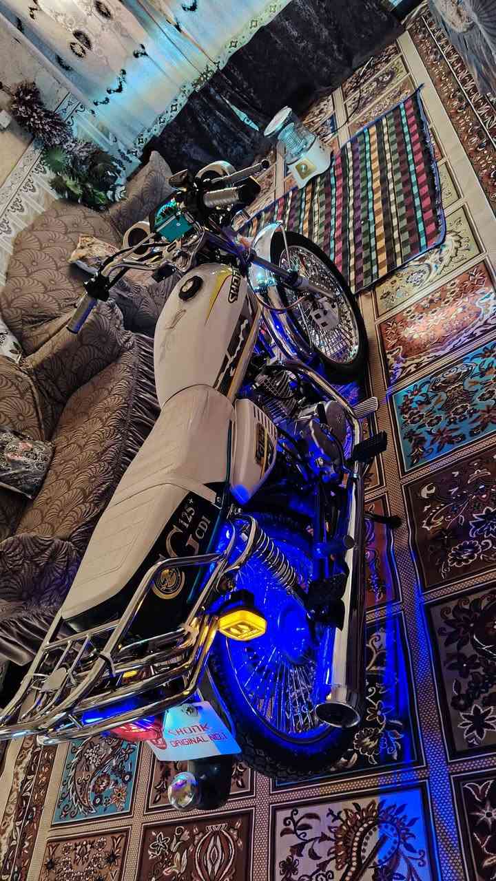 السلام عليكم شباب دراجه للبيع موديل 25 الدراجه مقفوله كفاله عامه من البرغي ساللها  من طالعه دراجه وكيل برغ واحد ما عايزه خير من الله بكاني حله سياحي هذا رقمي والشراي بخير ويتدلل ***********
