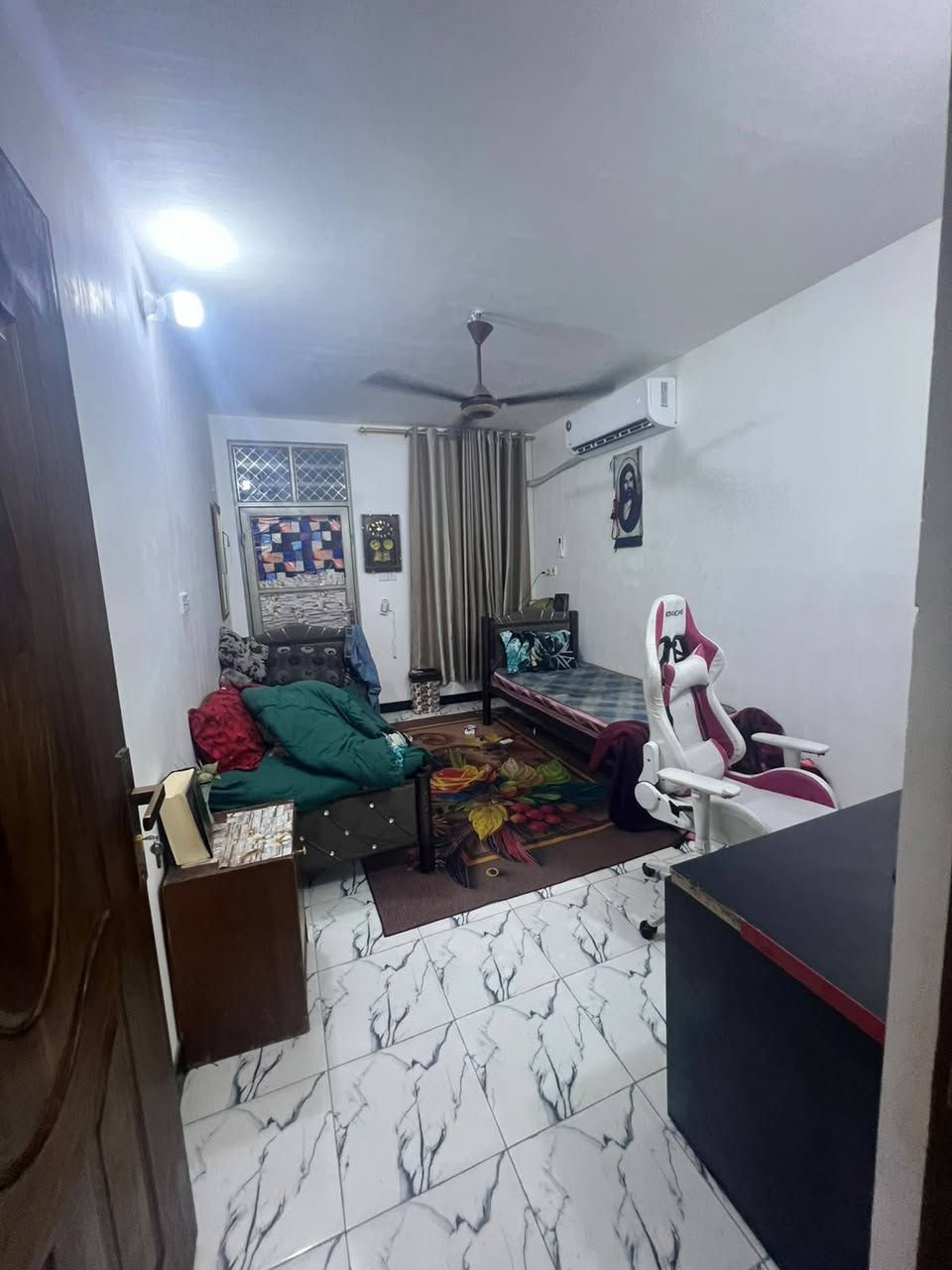 اسلام عليكم
مشتمل للبيع بشعب حي سومر بشارع المدارس/مساحه 70/واجهه 3.5/نزال 20/تفاصيل المشتمل/طرمه صغيره/استقبال/حولي/مطبخ/خدمات/3غرف مع خدمات/للاستفسار مكتب الشعب للعقار باداره ابو ريحانه الهاتف ***********
واتساب ***********
