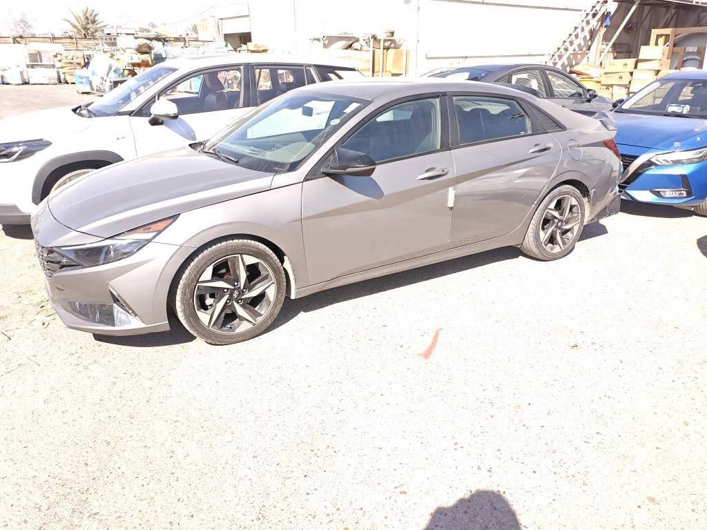 السيارة بحالة ممتازة وجاهزة للاستخدام، تجمع بين الأناقة، التكنولوجيا الحديثة، والاقتصاد في الوقود.
⚙️ المواصفات الفنية:
الموديل: 2023.
المحرك: 2000 سي سي (2.0L) دوش (DOHC).
المسافة المقطوعة: 63,761 ميل فقط.
رقم الشاصي: KMHLS4AGXPU408515 (مرفق للصورة لضمان الشفافية).
✨ أبرز المميزات والإضافات:
المقصورة الذكية: شاشة عدادات رقمية بالكامل مدمجة مع شاشة لمس وسطية كبيرة.
أنظمة الأمان والسلامة: رادار، نظام الحفاظ على المسار، وتنبيه التصادم.
الراحة والرفاهية: بصمة تشغيل، نظام Auto Hold، وبريك يدوي إلكتروني.
التحكم: تحكم كامل من المقود (ستيرنج)، مثبت سرعة ذكي، وكاميرا خلفية دوارة.
التكييف: تكييف ديجيتال قطعتين (منفصل للسائق والراكب).
الإضاءة: نظام إضاءة أوتوماتيكي. زينون
تدفئ مقاعد 

📍 الحالة العامة:
السيارة نظيفة جداً من الداخل والخارج.
اللون: رمادي مميز (ناردي).
اللوحات: أربيل (رقم مميز).
💰 السعر المطلوب : 15000 $
📞 للتواصل والاستفسار: ***********
📍 الموقع:بغداد الغزالية بغداد, العراق
