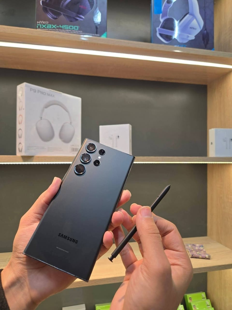 🖤Samsung S23 ultra🖤
بسعر 499$ فقط😉
ذاكره 256🙊
رام 12🙃
دبل سيم عربي بالكامل 
 بوبجي 120 فريم 
يعني فول فول مواصفات 😊
بطاريه 5000🫢
نظافة مليار بالمية ولا شخط بيه 
سستم صوت استديو 
معالج سناب دراجون 💪 
كاميرا عملاااااقة 
شاشه سوبر اموليد بصمه بشاشه 
مواصفات الجهاز معروفه 
دبل سيم عربي بالكامل 🫡
سعر 499$ فقط
واتساب ***********
اربيل هفالان قرب جامع سيد طيب
#هفالان_اربيل
