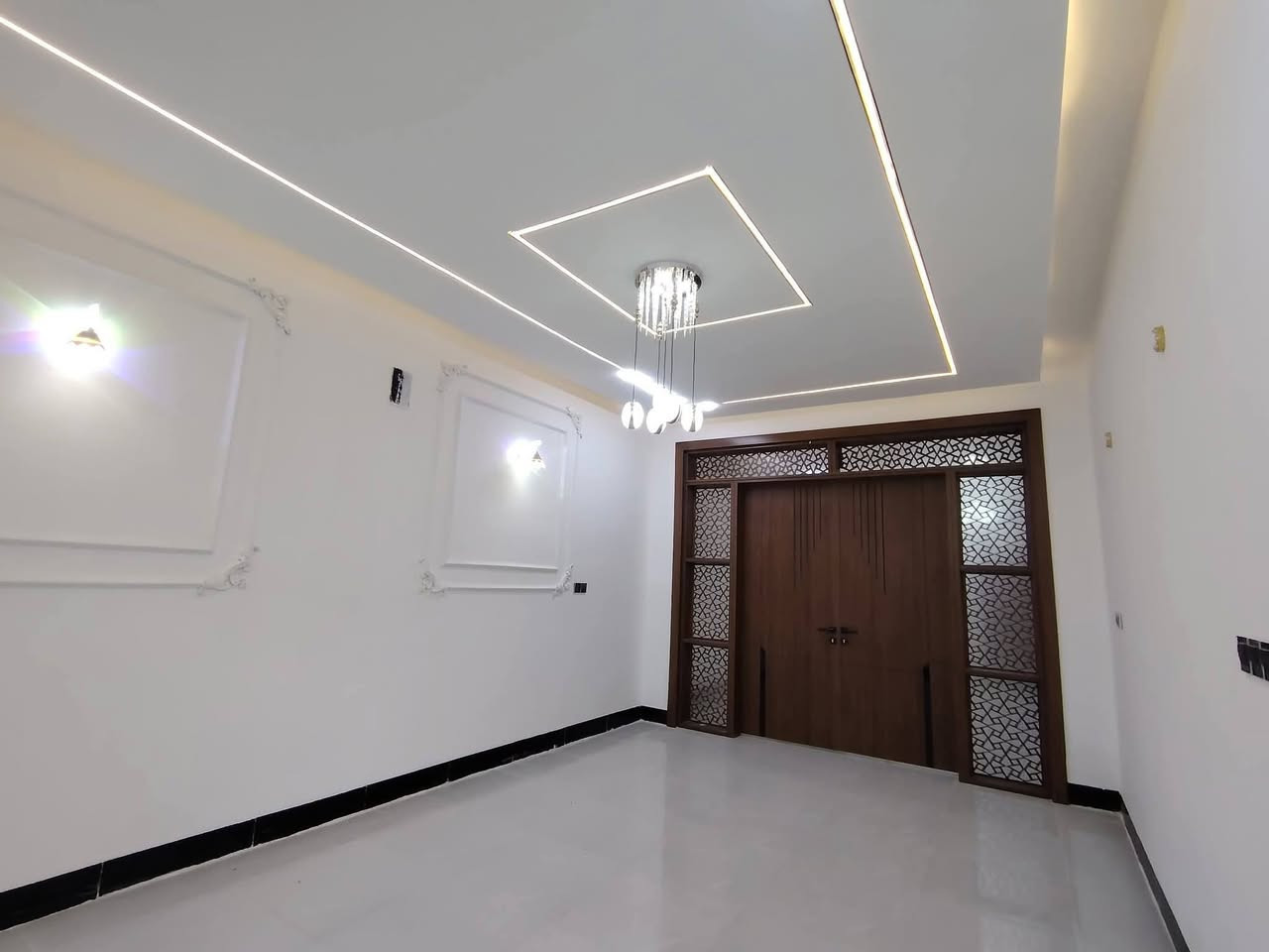 دار للبيع 150م🏕️ (مكتب الخليج للعقار عمود327)
*********** وتساب #مكتب_ألخليج_للعقار 
✅ مشمول بقرار التطويب 
 🏡بيت بمساحه 150متر طابقين 🏢
         🧱شغل مال جناي درجه ولى 🏗️
موقع /نجف 🏡
شارع الحولي مال المطار عمود327مكتب ألخليج للعقار 

البناء 🏡 👌نضام وشغل مهندس 👷
غرف عدد4 /صاله عدد 2/مطبخ / ستقبال/ صحيات/
بناء مرتب/ اساس + سقف صب كونكريت + طابوك🧱

ألخدمات 🏡 #بعد_عن_سوق_100م
ماء/كهرباء/مدارس/سوق/تبليط/لحد الباب
