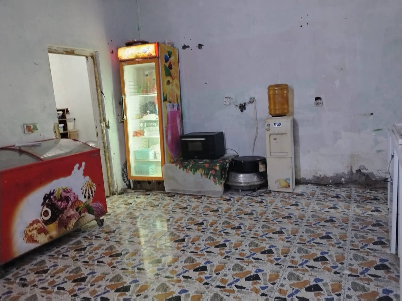 يا الله سلام عليكم بيت للبيع الواجه ١٠نزال ٢٠ بيت مرتب ديكور كامل يحتوي على ٢غرف نوم وصاله واستقبال للاستفسار أكثر عبر الرقم ***********
