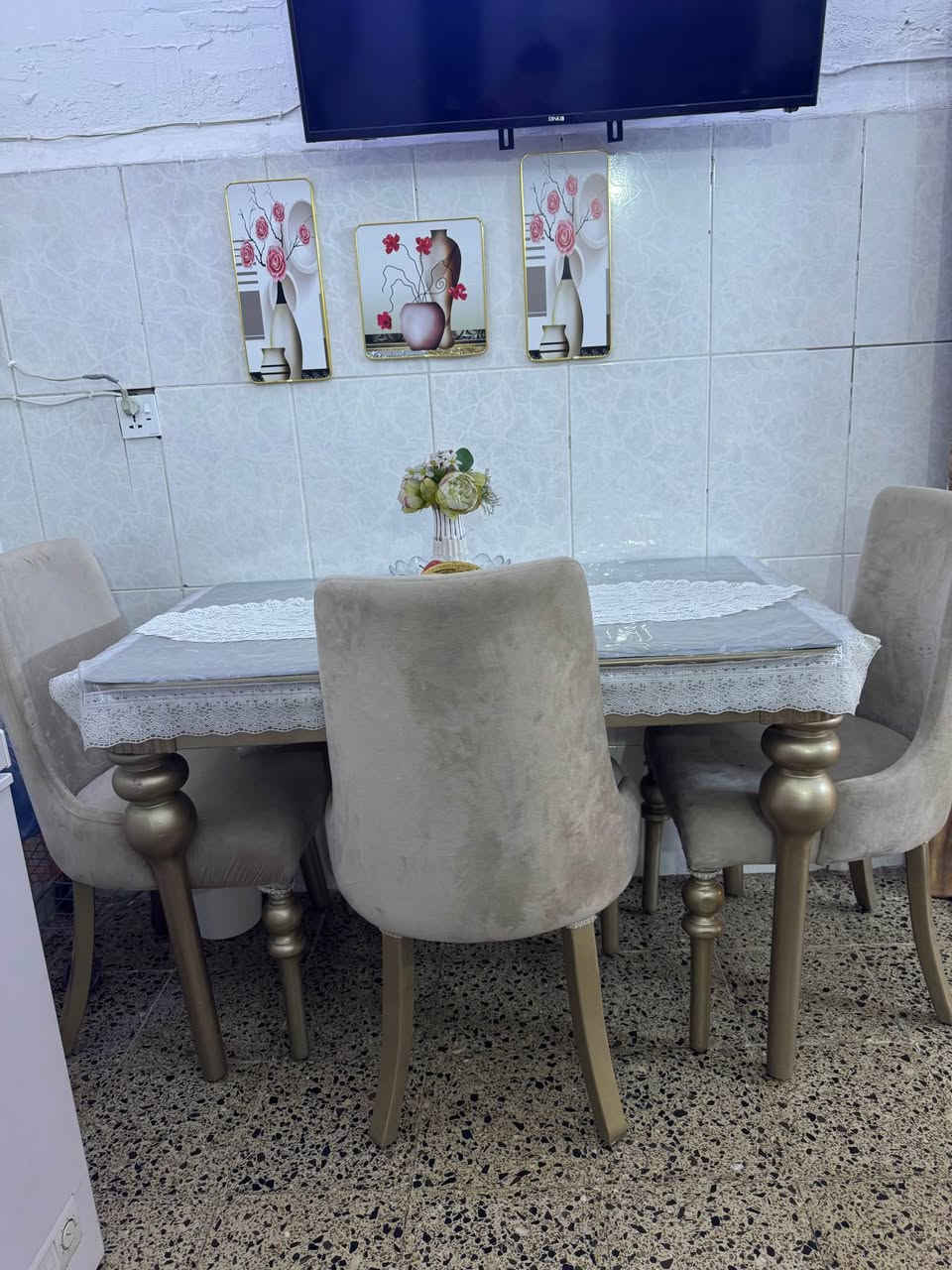 السلام عليكم عندي ميز طعام وياه ٤ كراسي جديد مستخدم كم مره كولشي مابي مصار كم شهر مـــن اخذته رايدته ب ١٥٠ وبي مجال العنوان الدوره حي المعلمين قرب السقيفه بغداد, العراق


**إذا كنت صاحب هذا الإعلان وتريد حذفه لأي سبب، رجاءا أرسل رسالة إلى الدعم الفني**