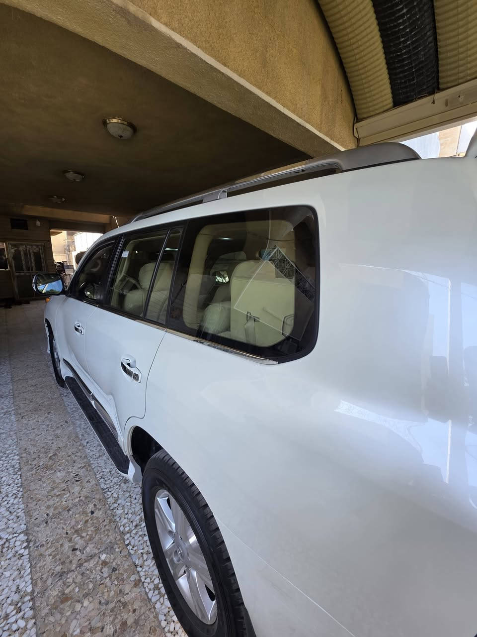 السلام عليكم 
للبيع لاندكروز  2015 مكفوله جديدة 
مواصفات شركة SAS فول ١/١
رقم اربيل انكليزي مكفولة من الضربة والصبغ بيها بارد على قدر اصبع واحد بالجاملغ 
محرك ٨ سلندر ٤٦٠٠ المرغوب
محرك وكَير مامفتوح برغي
تخم تاير دنلوب ياباني عدد ٤ تم شدهم قبل ٢٠ يوم 
كشنات جديدة جلد اصلي مغلفة بكشن حاضر للحفاظ عليها 
سيارة جديدة بمعنى الكلمة 
ماشية ١٠١٠٠٠ .
السونار مرفق مع الصور .
المكان : بغداد / الكرخ 
واتساب ***********
