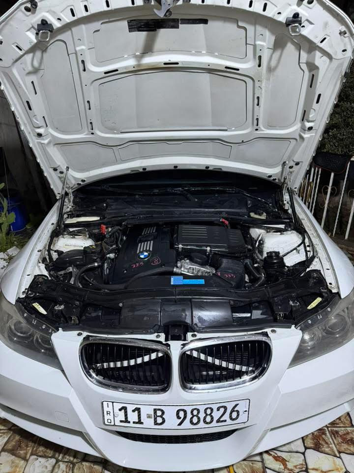 السلام عليكم  BMW 335 e90 2008 االسياره كامله بدون نقوصات ابد مكينه وكير كفاله المكينه 6 خطي  توين تيربو   
   شاشه كار بلي اصليه
وبردات 
كاميرا خلفيه 
مري. قلاب
تدعم ال Comfort Key
سنويه ورقم جدد السياره ب أسمي  
ومسوي عليها ادامه اكثر من 5 ملاين   وحاليا بدون نقص  ترايك وين متريد
ابيعها لان بالي اخذ سياره عائليه فقط والا مستحيل ابيعها لان ماشاءالله على قوتها رهيبه 
مكان السياره بغداد زيونه 
125 ورقه. وبيها مجال حك جيتك 
***********

