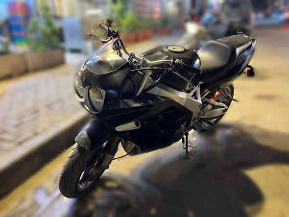 السلام عليكم 
للبيع دراجه هوندا cbr 900  
موديل 1998  
بغداد اوراق اصوليه 
للاستفسار الاتصال على الرقم 
***********
الصور موضحه كدامكم
