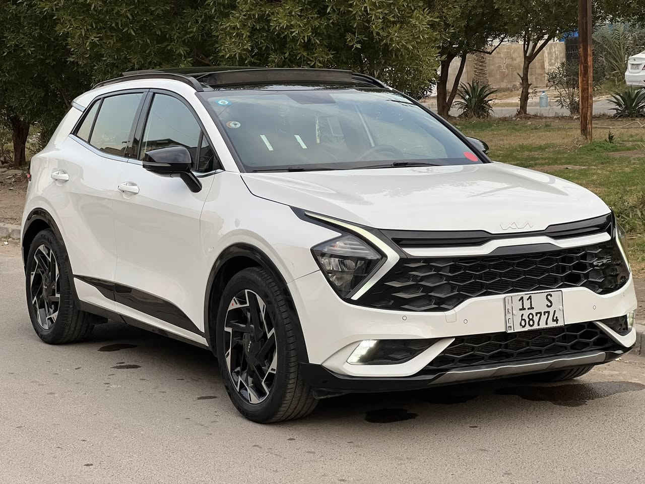 لسلام عليكم 
سبورتج 2023 GT Line خليجي 
رقم بغداد بأسمي ماشية 28 كيلو كير محرك تبريد صدر كلة على وضع الشركة السيارة بدون صبغ بدون بدون حادث فقط رصعة بباب الصدر وبارد بحافة الجاملغ الامامي   

المواصفات مالتها معروفة
✔️ سعة المحرك 2.0L
✔️ عدد AIR BAG 6
✔️ كت GT Líne مميز
✔️ حساسات أمامية 
✔️ حساسات خلفية
✔️ لايت زينون + LED
✔️ كشافات 
✔️ بك لايت LED
✔️ بانوراما
✔️ ويل كب 19
✔️ 4 دسك
✔️ ماسحة خلفية
✔️ اريل نفكيتر 
✔️ مفتاح التشغيل بصمة
✔️ تشغيل عن بعد 
✔️ بصمة دخول الابواب 
✔️ فتح الصندوق كهرباء
✔️ دشبول شاشة متصلة 
✔️ شاشة Apple Car play
✔️ كاميرا دوارة
✔️ الانارة الداخلية LED +لمس
✔️ المقاعد جلد ومخمل لون أسود كنتارا
✔️ حركة المقاعد الأمامية كهرباء
✔️ تدفئة  المقاعد الأمامية
✔️ تدفئة المقود 
✔️ مثبت السرعة Cruise
✔️ المودات والأوامر الصوتية
✔️ أوضاع القيادة  Drive Mode
✔️ فحص أنظمة السيارة 
✔️ مقود رياضي حرف D 
✔️ شفتات ستيرن
✔️ قطعتين تبريد
✔️ هاند بريك بصمة
‏Auto Hold - أوتو هولد ✔️
‏ ISO Fex - ايزو فكس ✔️
✔️ نظام مانع الانزلاق
✔️ نظام نزول المنحدرات
✔️ النقطة العمياء
✔️ اشارة في المرايا الجانبية
✔️ مخرج منفذ الطاقة ⚡
‏  Bluetooth / USB ✔️
✔️ دمام خلفي 
✔️ شاحن هاتف Wairlees
وهواي بعد مواصفات
السعر 240
مكان السيارة بغداد الكرخ العامرية 
للاستفسار ***********
