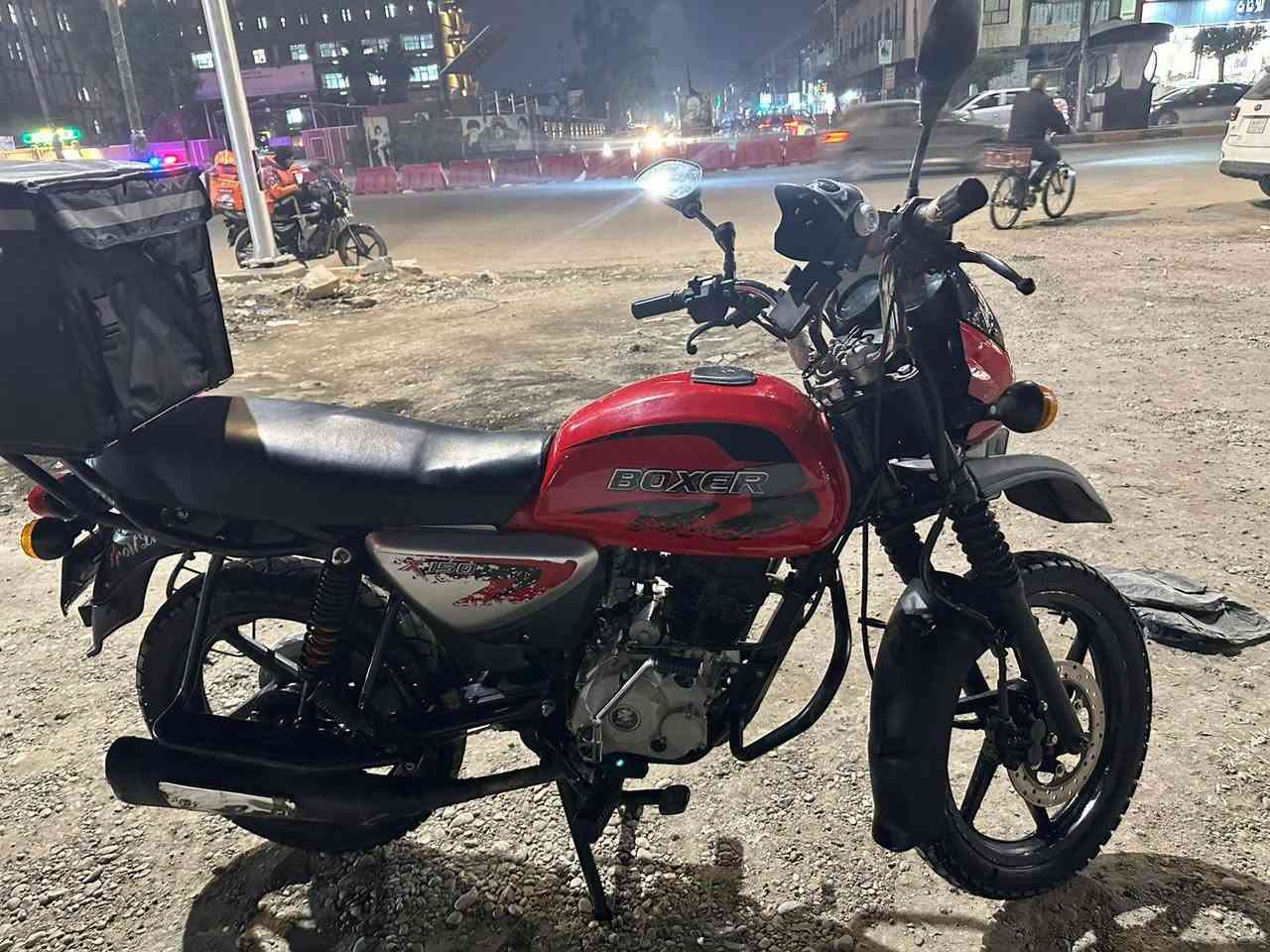 سلام عليك دراجه بوكسر جبلي مديل ٢٠٢٢دراجه خير من الله عنواني المنصوره رقمي *********** شراي يراسلني واتساب ورقم متواجد مستعجل على بيعتها
