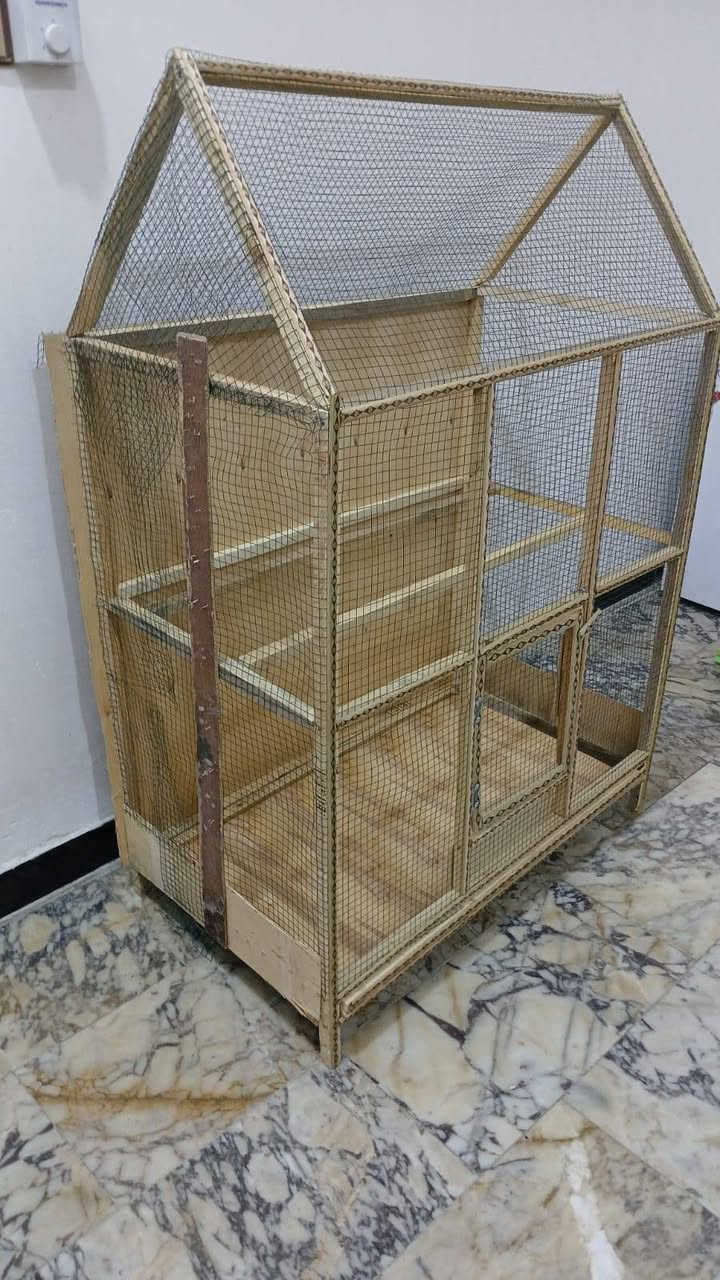 متاح 
قفص تفصال 
قياسات بصوره واضحه
يرهم جميع انواع الطيور 
جرار تنظيف 
مكاني بصره حي شرطه شارع السيد 
للتواصل وات ساب ***********
