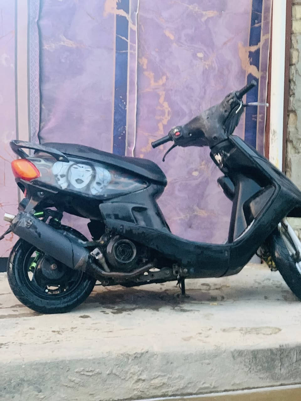 السلام عليكم دراجه ماكس قجمه للبيع الدبلات رياضي وصالنصه رياضي وكفرات وشم الدراجه نضيفه مجفته تجفيت جديد نقصهه كلوبات وهورن فقط السعر 350وبيه مجال حك الجيه لاستفسار ***********
