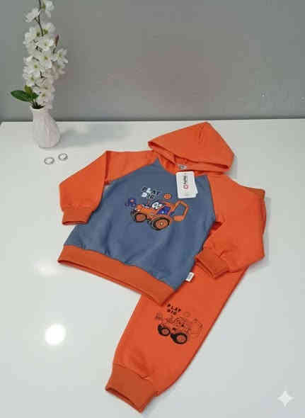 #للبيع  تراك ولادي وبناتي  بهاري وشتوي خامه تجنن 
بات بات الاصلي اخر قطع سعر الواحد 4000 واذا 3 قطع عليهن خصم ب10.000 توصيل بغداد موجود للاستفسار اكثر واتساب 
***********
