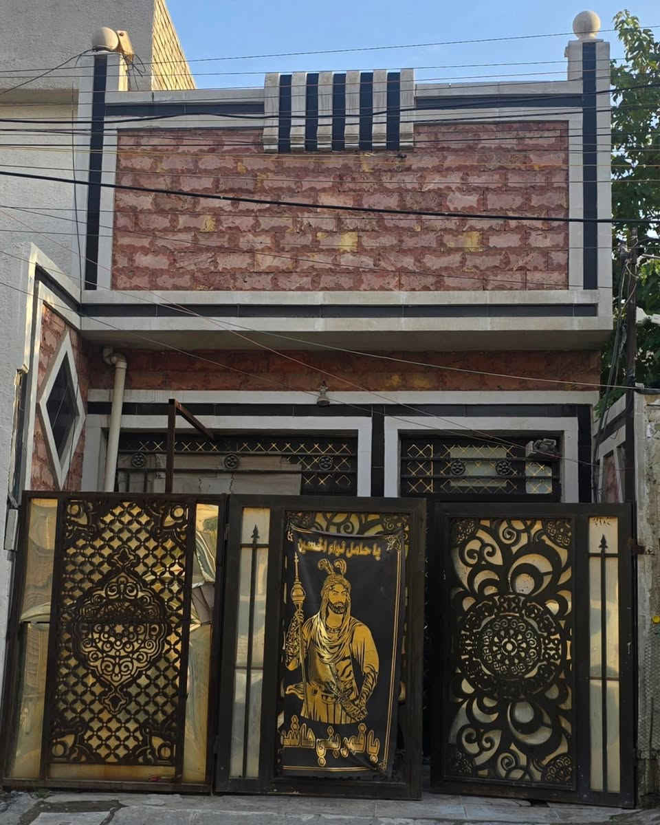 السلام عليكم مشتمل للبيع المساحه 80 متر الواجهه اربعه والنزال 20 قرب جامع مديحه مربع الامانه بيت جاهز للسكن سعر مناسب جدا للاستفسار اتصال على الرقم او واتساب اتصل 
*********** مكتب عيون بغداد للعقار
