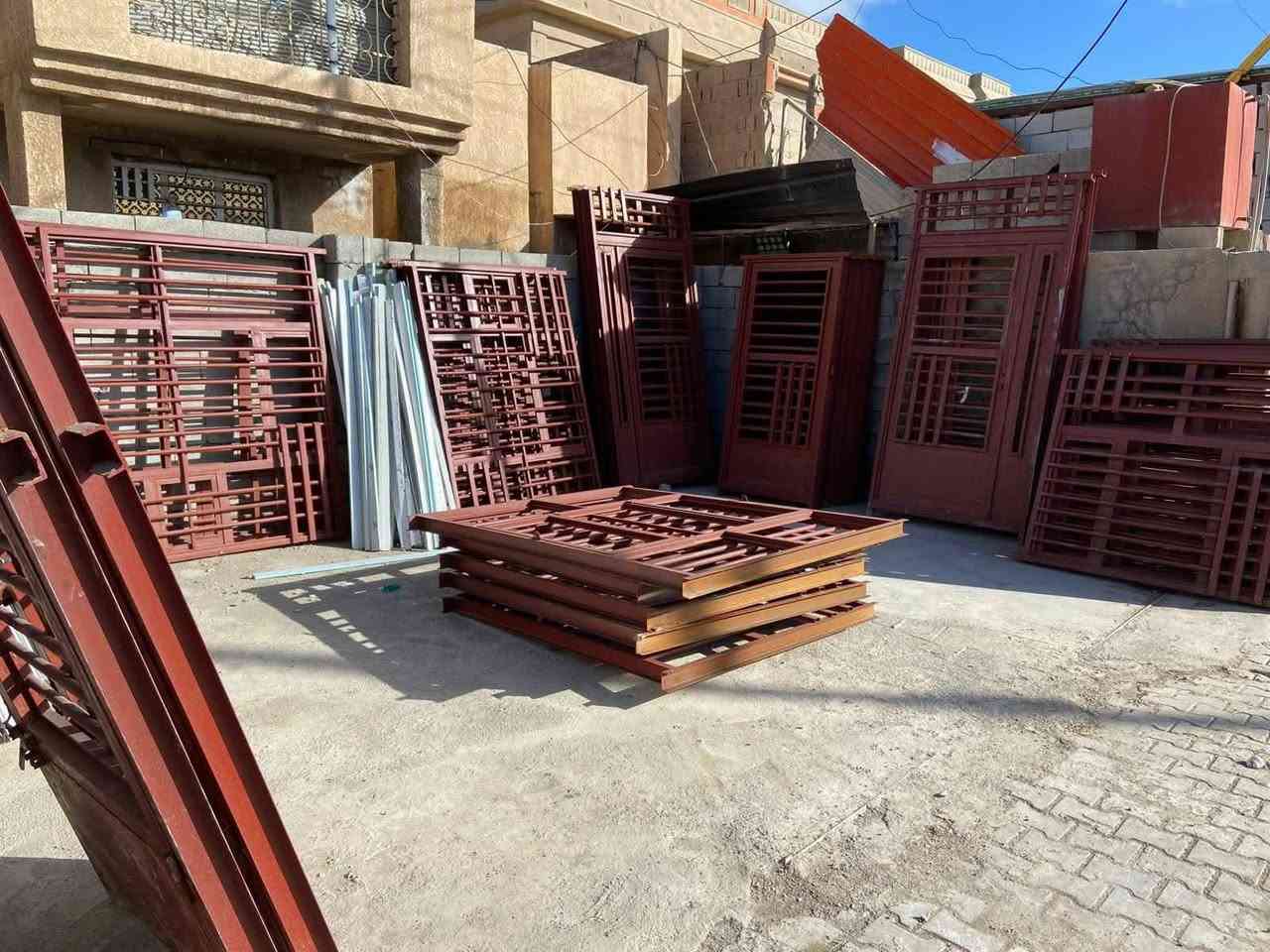 ***********
العنوان تكريت شارع الحولي مال زهور قرب مدرسه نضاميه  مجاور الصيدلية 
ابواب بلاستك جديد الابيض بسعر 60الف والجوزي بسعر 90الف وابواب وشبابيك حديد بسعر مناسب
