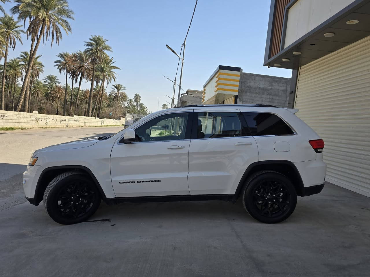 بيع مستعجل  اربيل بأسمي 
جيب لاريدو 2021 فول 
حادثها بسيط جاملغ سايق وشويه من بنيد نفسه 
كشنات تدفئة  
بيها ملاحظات صغار بارد
ستيرن تدفئة 
فتحة سقف 
تشغيل عن بعد 
اوتو ستوب 
كروز سرعة 
جنطة كهربائي 
كامرا دوارة 
شاشة كبيرة 
مسويلها ادامة كامله لنظام القود 
وباقي المواصفات المعروفة
***********
اخوان علق وادزلك السعر
