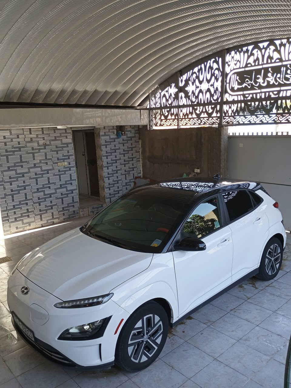 هونداي كونا موديل 2023 كهرباء بلكامل 
 سيارة نظيفة جداً وجاهزة بدون أي مشاكل،  
تمشي بالشحنة الواحدة 
حوالي 450 كم

💎

المواصفات:
شاشة كبيرة
تشغيل بصمة
تدفئة
فتحة سقف
رادار 360 درجة
حساسات أمامية وخلفية
مرايا مع رادار
تحكم بالسكان مع رادار
نظام قيادة شبه ذاتي
عداد إلكتروني
التحكم بقوة البطارية
شاحنين (عادي + سريع)
تبريد مقاعد
قير بيانو
السيارة كهربائية بالكامل وكل شيء فيها يعمل بدون أي خلل
عنوان السيارة بابل مركز المدينة 
السعر 135و بيها مجال 
رقم التواصل :-:-: ***********
مصطفى الشمري
