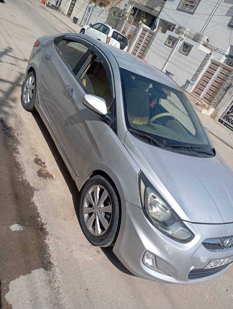 سلام عليكم اكسنت 2012 خليج 1600 أصل رقم النجف انكليزي دولي سنوية 2030 وهزه جديد 
سيارة بيه بارد شويه بنيد وصبغ بس مكان أثر جراد سيارة جاهزه 
سيارة كفالة من ضربة قوية وتكم وحوض وقمارة وشواصي 
مكاني النجف حي الوفاء 
رقم ***********
سعره 83 وبية مجال بسيط النجف, العراق
