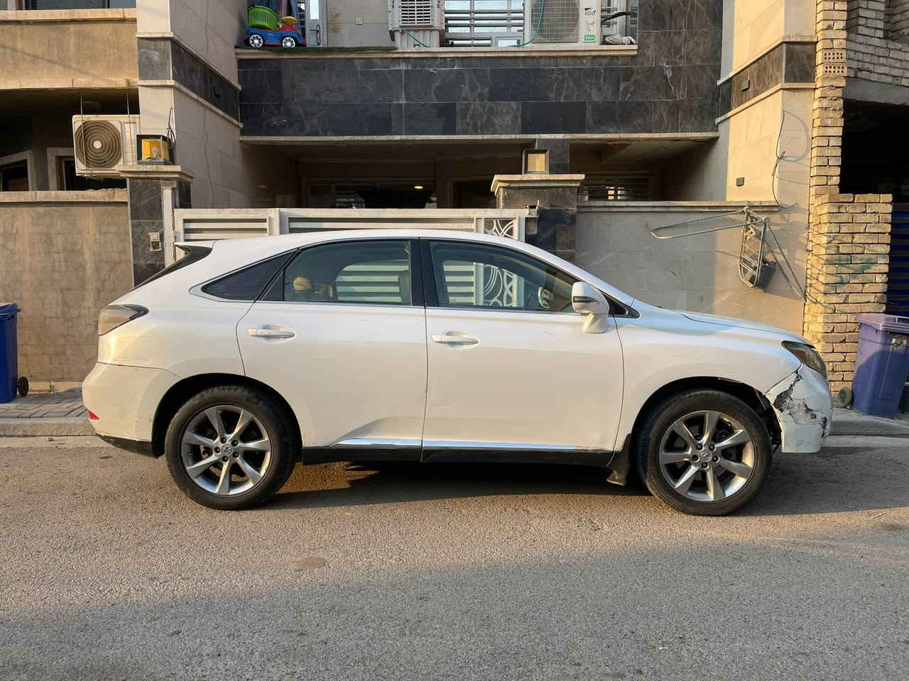 السلام عليكم لكزس RX 350 موديل 2010
فول مواصفات خليجي بيهة بس بارد كير محرك مكفول 
مرفق السونر  
السعر 135 
مكان بغداد الجادرية 
للاتصال ‭***********‬
