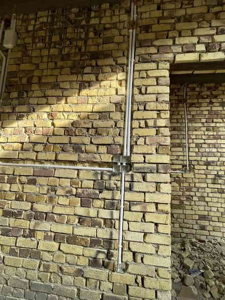 أحد أعمالنا الكهربائيه المستمره

جزء من عملنا.  للتأسيسات الكهربائية
 مستعدون لتأسيس المنازل المحلات شقق.   ‭0782 761 1473‬

   حفر وتثبيت البايبات منزل. 
كادر  متخصص في كافة التأسيسات الكهربائية

  #منازل 🏨 #بنايات🏬 #محال_تجارية 🏪

وكافة الأعمال الكهربائية و 🛠️

  عمل بوردات ال ATS  والعادي
  منظومة  كامرات مراقبه........  🖥️ 📸
  منظومة  أنترنيت…………… . .. 📱📲
  منظومة  مجمع ستلايت........... 🖥️📡
  منظومة  الايرث  ..................🔌🔌 
  نظام الفوتوسيل للاناره الخارجيه………🌇🎑   منظومةالحريق……… .🔥🔥🧯🧯 
 منظومة السماعات الداخليه 🎤🔊🔊

للاستفسار اكثر يرجى التواصل عبر الأرقام التالية 

او مراسلة الصفحة
