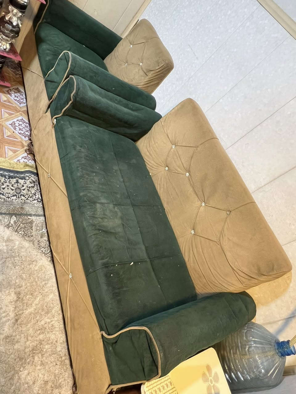 تخم سبع مقاعد يحتاجله بس تنضيف بصيط السعر 50 الف قفل العنوان بغداد الحارثيه 
للاستفسار 

‭    0750 660 1463‬وتساب و اتصال 

‭0772 225 8553‬.  اتصال فقط
