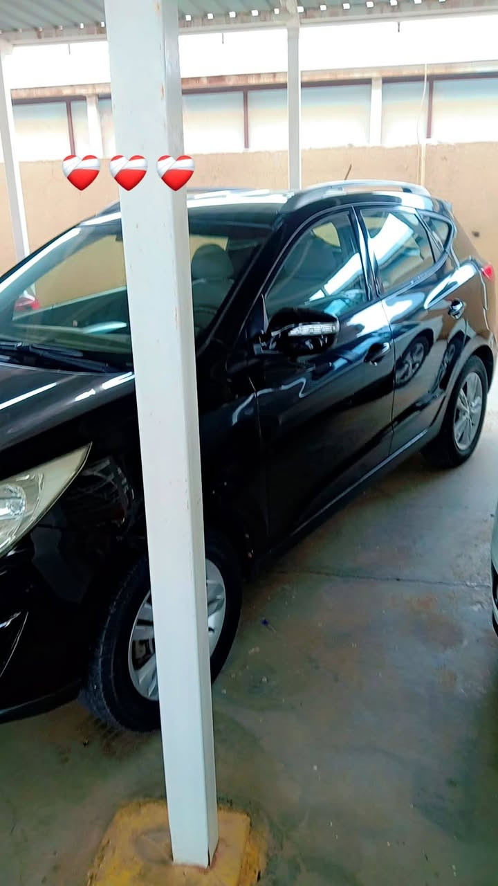 السلام عليكم هونداي توسان خليجي موديل ١٣ محرك ٢٤٠٠ دوش سياره ماشيه ٢٠٠٠ الف رقم واسط انكليزي بسمي بيه ٣قطع رش بدون حادث وقبل الصبغ مصورهن عندي السياره كلش حلو السعر ١٢٥ وبيه مجال قليل مكاني كوت للبيع أو مراوس ***********
