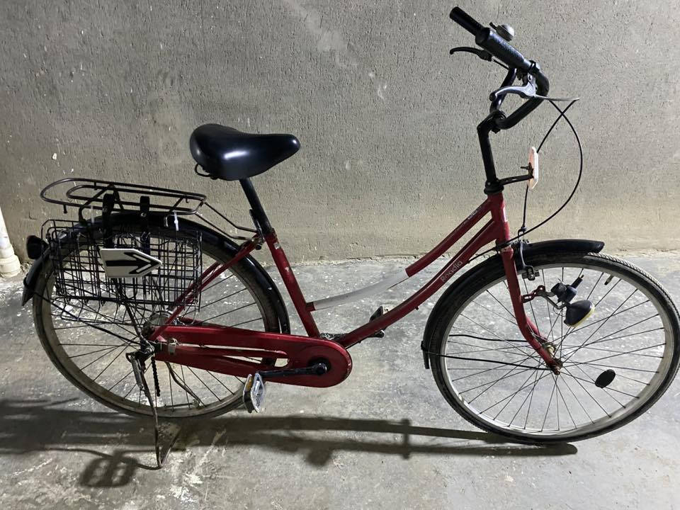 بيسكل بناتي حجم 26 لون 
احمر تايرات جوابه سرج جديد 
بريكات بلمكان سعر 70 وبي مجال 
*********** واتساب ،،،؟
