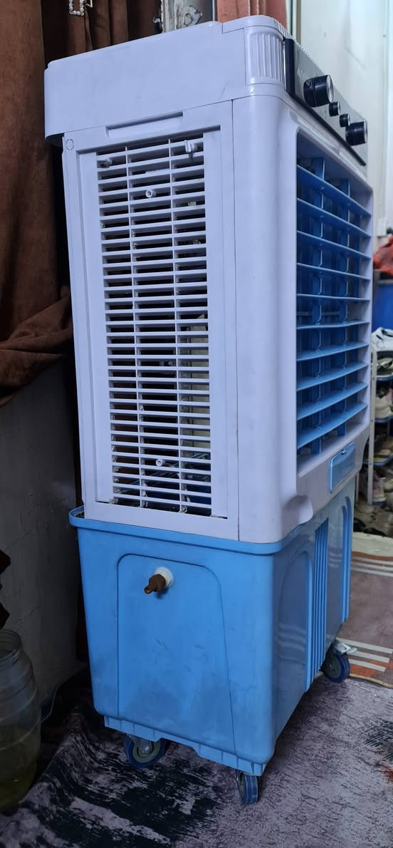 السلام عليكم من رخصت صاحب الكروب
مبرده استخدام موسم واحد جيده جدا ونظيفه حيل اخو الجديد
السعر ١١٠ الف المكان بغداد

***********
متوفر واتساب
