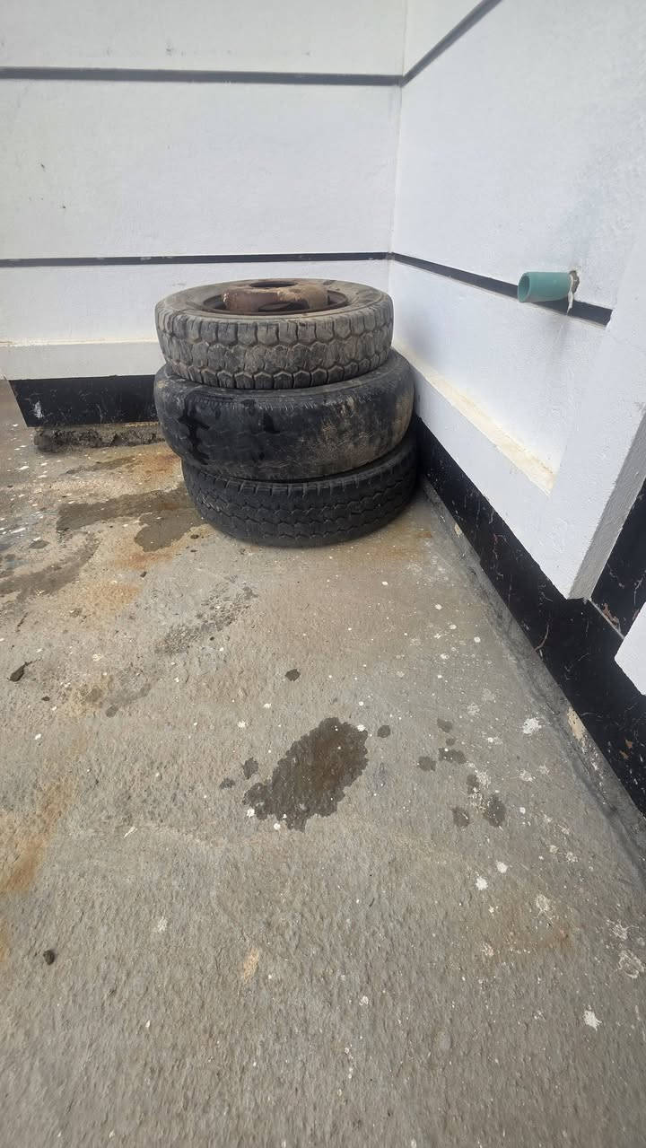 السلام عليكم 
للبيع تايرات كيا حمل مع الويلات + كفر دشبول + قبق دركه استيرن + قبق كاز كلهن ٦٥ الف العنوان الرمادي


**إذا كنت صاحب هذا الإعلان وتريد حذفه لأي سبب، رجاءا أرسل رسالة إلى الدعم الفني**