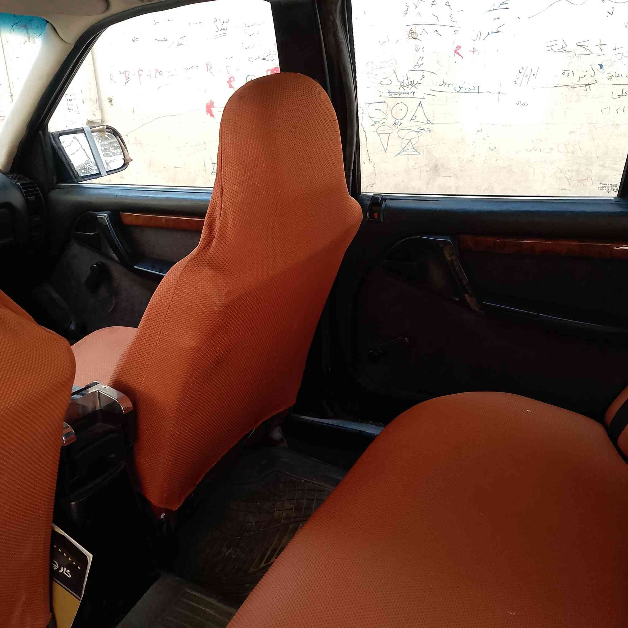 السلام عليكم للبيع اوبل اوميكا اللون اسود باذنجاني موديل 92 سنويه لحد 2030 رقم انبار دولي انكليزي تحويل ثاني يوم تقريبا مصبوغه عام نظيفه السياره محرك كير دواخلها جديد كله بس عندي السياره تخربط من اشغل السياره تكون تخربط شوي بس تمشي ما اعرف اسويها وين ما جان تطلع بيها محافظات السعر 30 ورقه مكان السياره: بغداد شارع حيفا رقم التلفون: *********** واتساب
