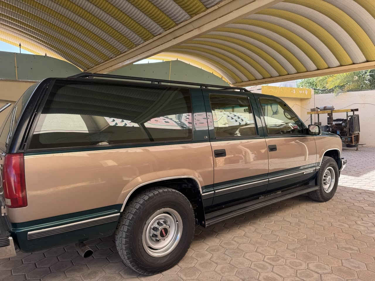 سلام عليكم سياره جمسي سوبر مان موديل 1997 سياره جديده مكفوله من كواشي ومداور ثاني يوم وسياره جهازه من كواشي حداديه جديده تخم تاير تبريد ثلج وسعر خاص ***********
