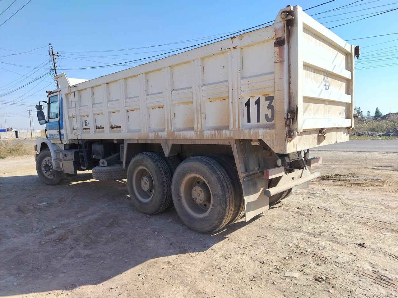 السلام عليكم // للبيع سكانيه رقم بغداد شاصي بلادي مجموعه باجر 19 مكينه 13/ كير 5/5 تخم تاير حداديه جديده  *********** / ***********
