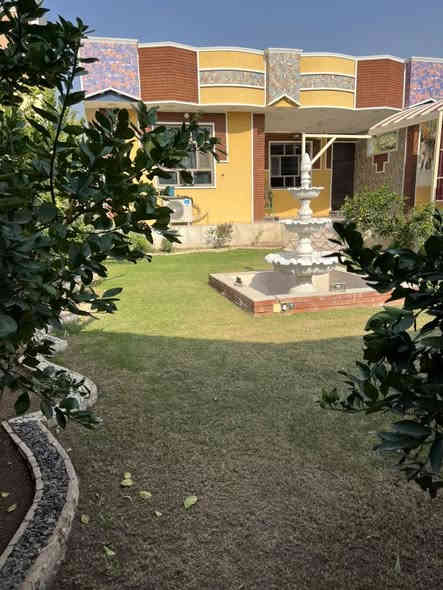 السلام عليكم 
الدار للبيع المساحه الكل 700 متر  يحتوي ع 4 غرف نوم + هول حولي + صاله ضيوف+مطبخ +صحيات داخليه وخارجيه العنوان الراشدية منطقه المراسمه قرب جامع الرقيب الاستفسار اكثر ع الرقم ***********
