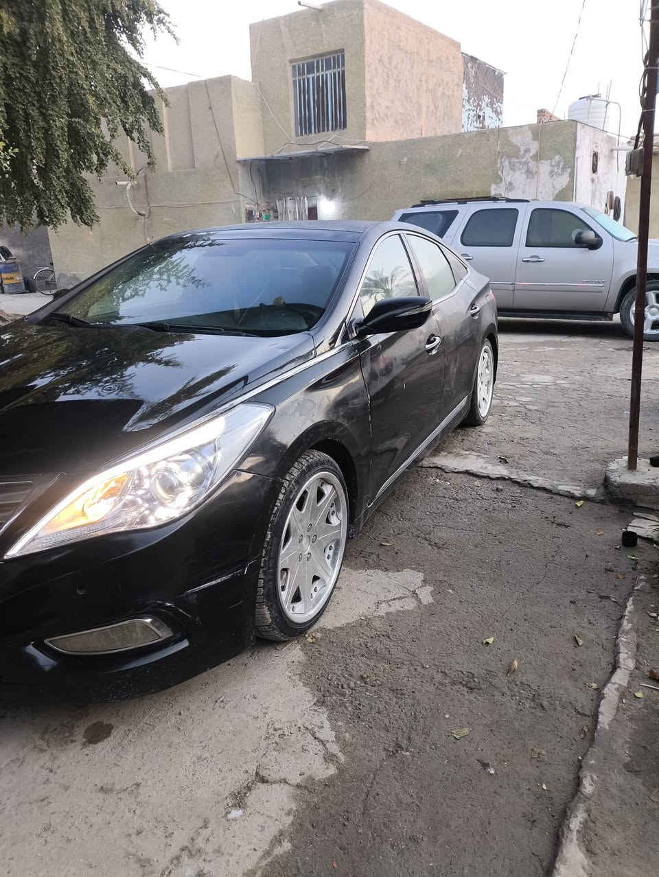 سلام عليكم للبيع ازيرا مديل ٢٠١٢ وارد امريكي حادثه بنيد وجاملغ البنيد مبدل نفس الون وجاملغ مصبوغ وبيه بارد بالعراق بالباب الخلفيه بس محرك ٦ سلندر بيه صوت راجز ابيعه محرك كايم السياره فول مواصفات ١/١ رقم نجف الماني السعر ٨٨ وبيه مجال قليل مكاني بابل للاستفسار الاتصال ***********
