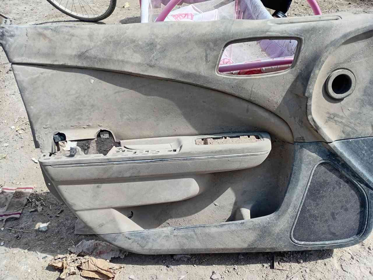 السلام عليكم تخم بطين جيب لون بيحي ب ٧٥ وبيهن مجال ***********
