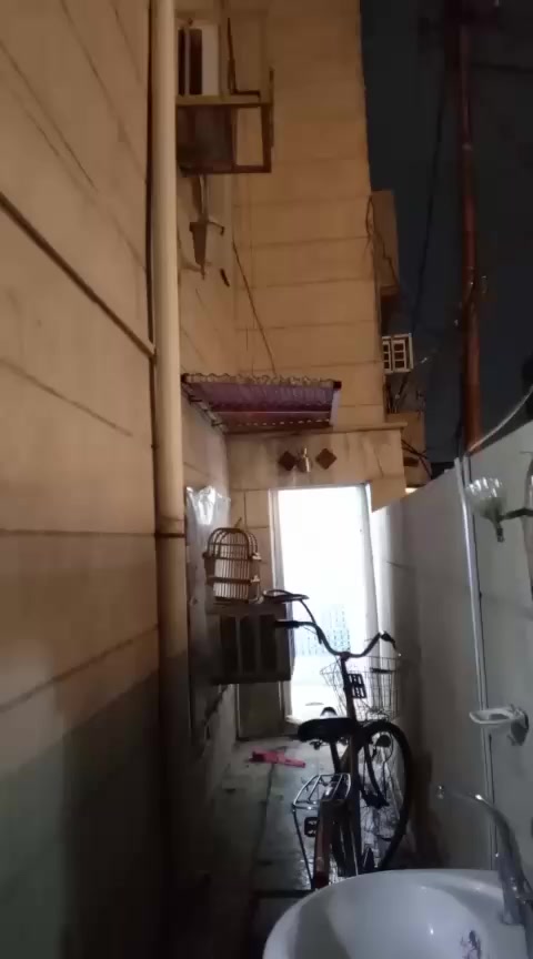 بيت للبيع مساحته 112 جبها  9ونص بيت 6غرف عكاده بغداد جديده  النعيريه ***********
