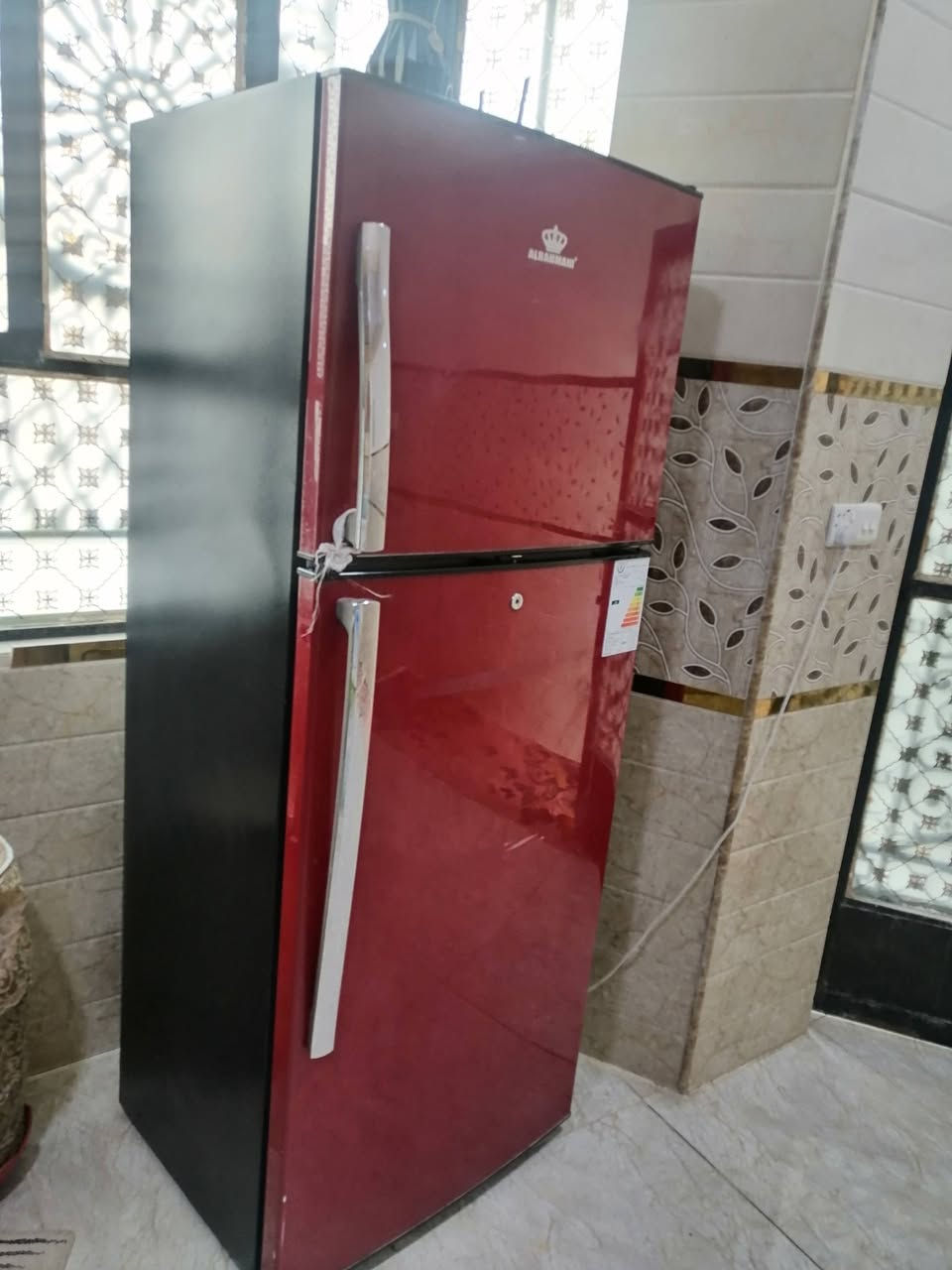 السلام عليكم عندي هذني الغراض للبيع ثلاجه نضيفه كلش شرط ب 250 طباخ كله شغال ب 100 الفرن ب 50 الساحبه جديده كلش المانيه الاصليه الله شاهد ماخذها ب 300 قبل فتره ب 125 
كاونتر قيم وباليرضى الله المكان ام العصافير ***********
