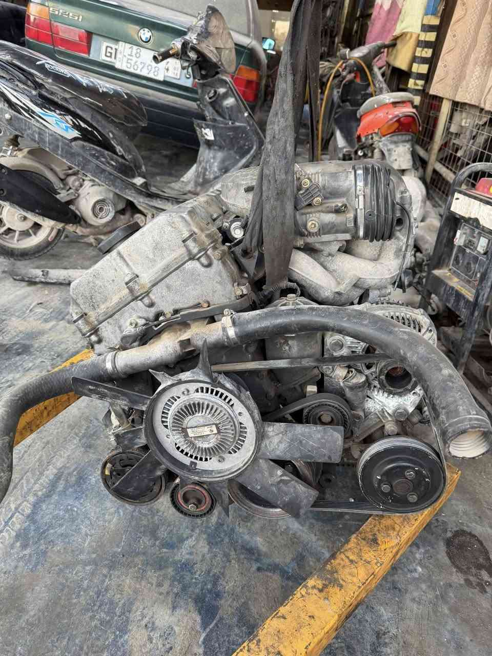 صاروخ كامل 1800 زنجيل 4 سلندر حاويه شرط برغي مامفتوح بي 
تفرعات كامله حتى باور وداينمو وكوبريسر كله كامل وشرط النضافة
السعر 500$  
***********
