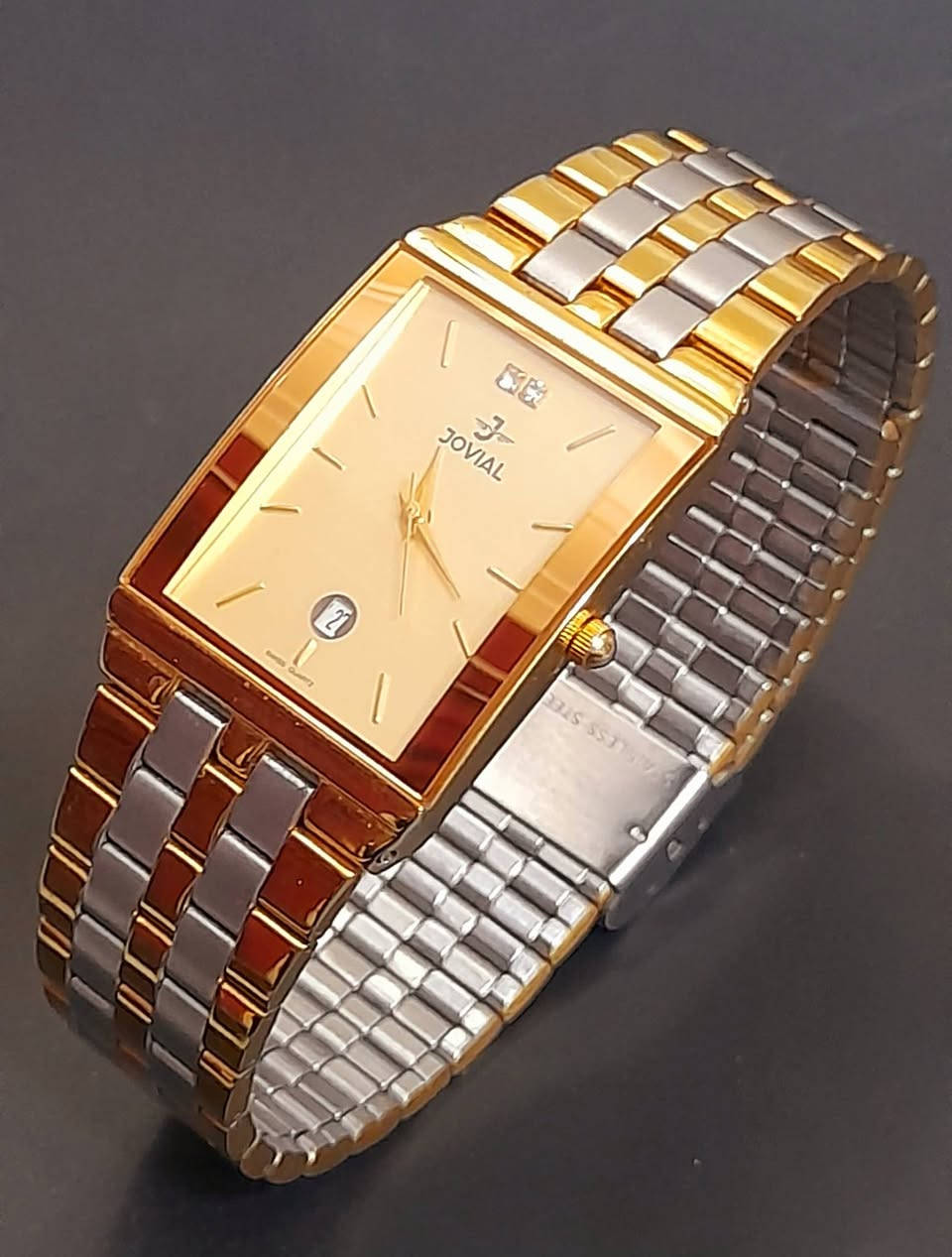 Costa silver 💥 
جوفيال سويسرية  اصليه  كوارتز  كلاسيك  بطاريه  طلاء دهب  عيار  ٢٢ بلزقه  الفابريكا  بالعلبه الاصليه  حاله  ممتازه  كما  هو  موضح  بالصور  😍😍
📌العنوان: طنطا شارع المديرية.
                 طنطا شارع الجلاء
جنوب سيناء. شرم الشيخ .السوق القديم مول تيران محل ٨٠
للتواصل والإستفسار على رسائل الصفحة أو واتس 01000188248

متاح شحن جميع المحافظات.
الدفع فوري .فودافون كاش أو عند الاستلام 

#كوستا_للفضيات #فضه #انسيال #احجار_كريمة #دلاية #Costa_sliver #silver_jewelry  #silver #ring #bracelets  #stones #gemstone #sale #watches #swisswatches #silverstone  #gift #Pandora 
#Fashion #fashionlover  #pandent  #sterlingsilver #pearls #jewelryfactory #manufacturer #silvermaker #daily #jewellerydesign


**إذا كنت صاحب هذا الإعلان وتريد حذفه لأي سبب، رجاءا أرسل رسالة إلى الدعم الفني**