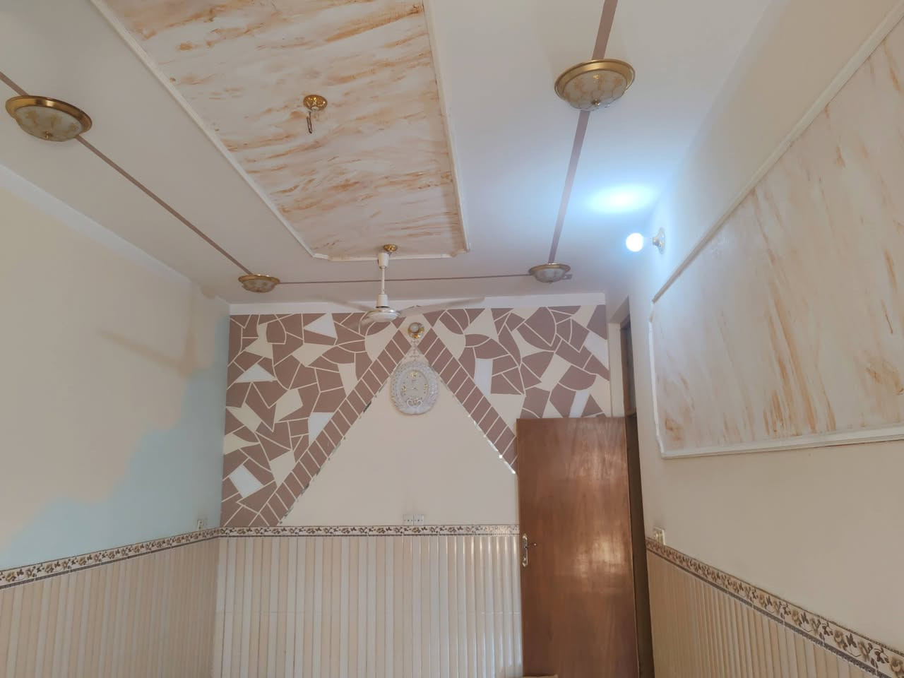 🏡 دار للبيع – الحولي طابقين قرب حلويات الشهد 
* **********************
📍 مقابل العلوية خديجة يبعد عن الحولي 30 متر ع شارع 15 متر 
▫️ المساحة: 160 متر
▫️ السند: طابو صرف
▫️ البناء: حديث – طابقان
➖➖➖➖➖
🔹 الطابق الأول:
▪️ غرفتين نوم
▪️ صالة استقبال
▪️ مجمع صحي داخلي
▪️ مجمع صحي خارجي
  ▪️مطبخ  حار وبارد 
➖➖➖➖➖
🔹 الطابق الثاني:
▪️ غرفتا نوم
▪️ صالة
▪️ مجمعات صحية
▪️ طارمة
➖➖➖➖➖
📞 للاستفسار: ***********
💰 السعر: مراسلة عبر واتساب أو ماسنجر فقط.
➖➖➖➖➖
📢 ملاحظة:
إذا كان لديك عقار للبيع، راسل الصفحة أو اتصل على الرقم الموجود في المنشور. @إشارة 
📲 تابعنا: ((ios_627 ع تك توك
